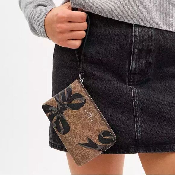 Coach Corner Zip Wristlet In Signature Canvas With Bow Print Bag Wallet Purse - Picture 11 of 11